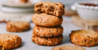 Proteinreiche Haferkekse mit Haselnüssen – ideal für unterwegs!