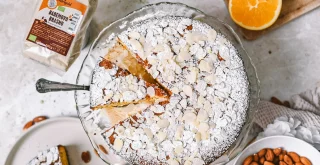 Saftiger Mandelkuchen mit Olivenöl und frischer Zitrusnote!