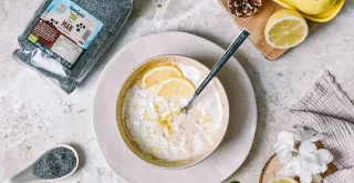 Proteinreicher Haferbrei mit Zitrone und Mohn – aromatisch & fein!